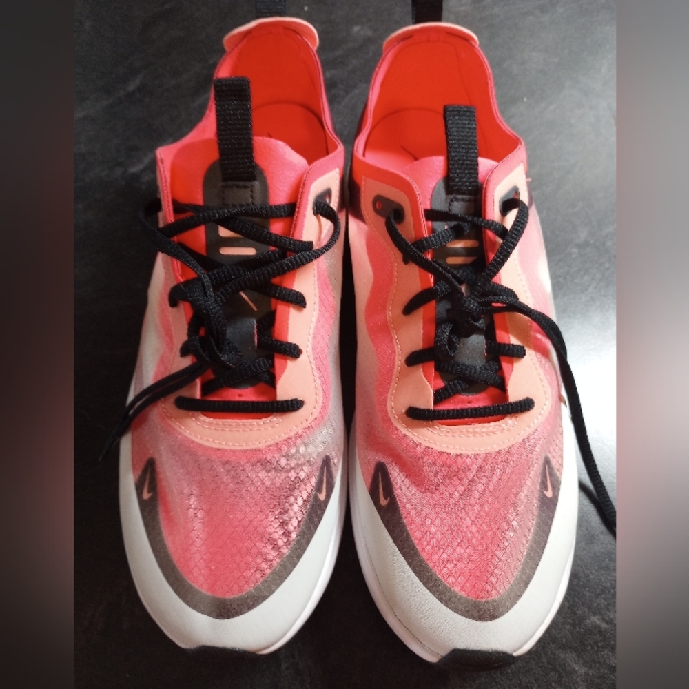 Woman's NIKE AIR MAX DIA SE SPECIAL EDITION
